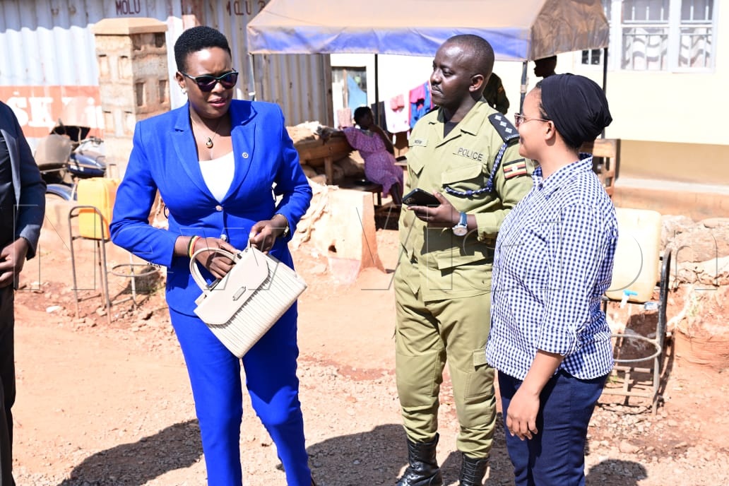 newvisionwire's tweet photo. UPDATE: Relatives of city lawyer and former Kampala Lord Mayor Erias Lukwago, led by his wife Nnaalongo Zawedde Lukwago, his son Fahad Lukwago, and friends, are still stranded outside Kira Division Police Headquarters, awaiting the next developments.

Meanwhile, former Deputy Mayor @DoreenNyanjura earlier confirmed that police are currently recording a statement from Lukwago, in the presence of his lawyer and former Busiro East MP Medard Lubega Ssegona.

Developments are ongoing. 

Photos by Ponsiano Nsimbi
#BreakingNews #VisionUpdates