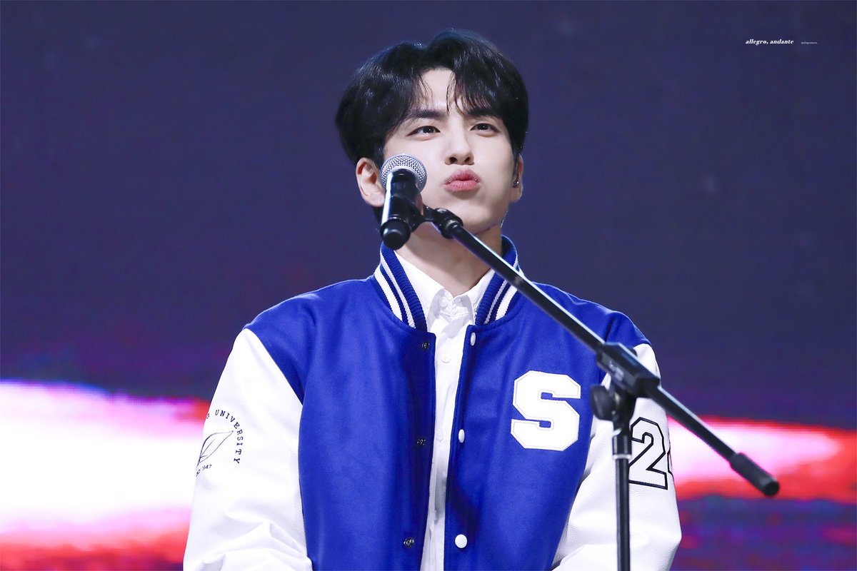 록 tweet media