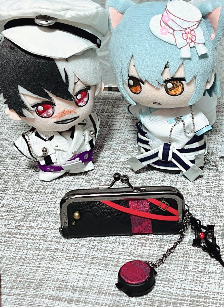 yux1H's tweet photo. あとこれは自慢なんですけど（？）しょぬさんからとんでもない誕プレをいただいてしまったのでみてください
北祝祭の印鑑ケース！！！！！！！！！！めちゃくちゃ良き〜〜！！！！大事に使います！！！✨
これはお宝のひとつになります☺️ https://t.co/RzPY8LNwBz