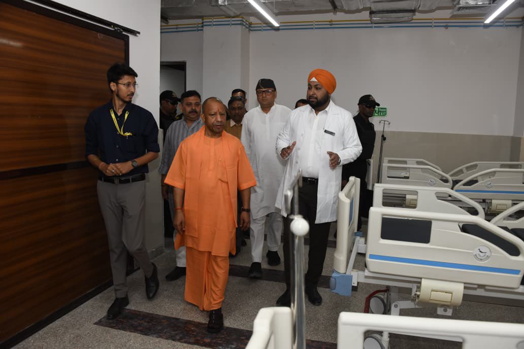 bhu_updates's tweet photo. Hon’ble Chief Minister of Uttar Pradesh, Shri Yogi Adityanath, inspected progress on the upcoming National Centre of Ageing at Banaras Hindu University. Officials informed him that the initial phase will be operational with 52 beds on the ground and first floors. https://t.co/O6lwqTX405