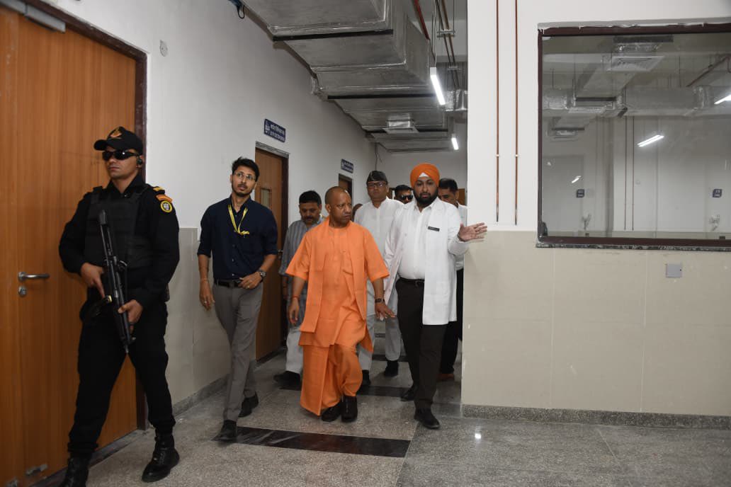 bhu_updates's tweet photo. Hon’ble Chief Minister of Uttar Pradesh, Shri Yogi Adityanath, inspected progress on the upcoming National Centre of Ageing at Banaras Hindu University. Officials informed him that the initial phase will be operational with 52 beds on the ground and first floors. https://t.co/O6lwqTX405