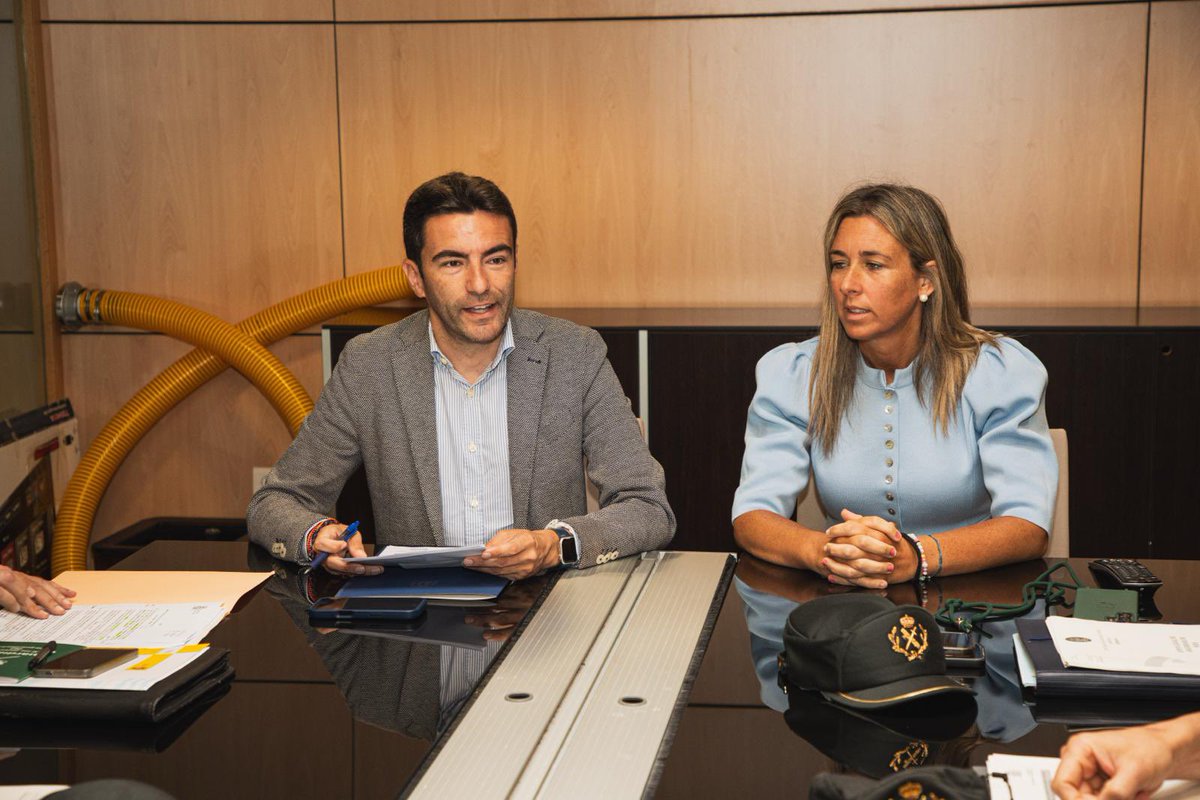 pedro_casares's tweet photo. Hoy, Junta de Seguridad Local en #Noja con la alcaldesa Mireia Maza.
Los delitos han descendido ya un 29% en el municipio en los primeros cinco meses de 2026.
Seguimos trabajando, junto a los ayuntamientos, para que #Cantabria sea uno de los lugares más seguros del mundo. https://t.co/SFR9krABGn