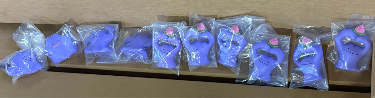 batlineaanebot's tweet photo. 念願のメタモンガチャ回したけど、6個も「きのみゲット！」メタモンってマジか。
みんな可愛いんだけどね！ https://t.co/IFXtK8XZGS
