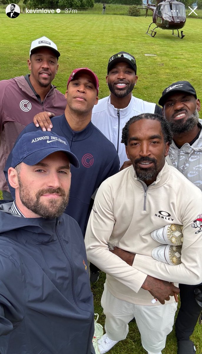 H_Grove's tweet photo. What a group.

#Cavs https://t.co/LhNCaXn9pa