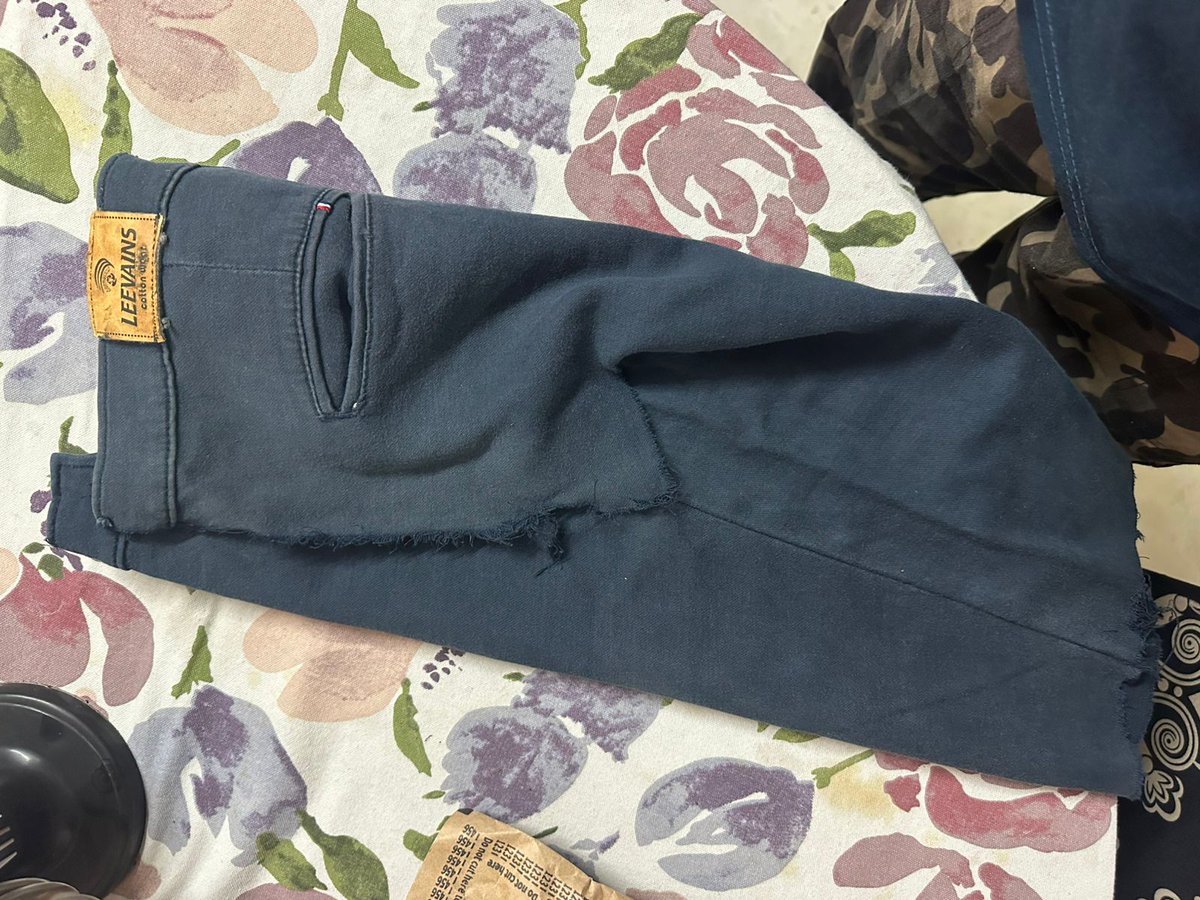 ggkk0708's tweet photo. @myntrasupport Ordered a Van Heusen shirt (#1332735 34392401665203), received a TORN, USED pair of jeans instead. You rejected my return claiming "tamper-proof packaging" .I have photos proving otherwise. Refund my money. This is fraud. #Myntra https://t.co/iiHy6Vyrdl