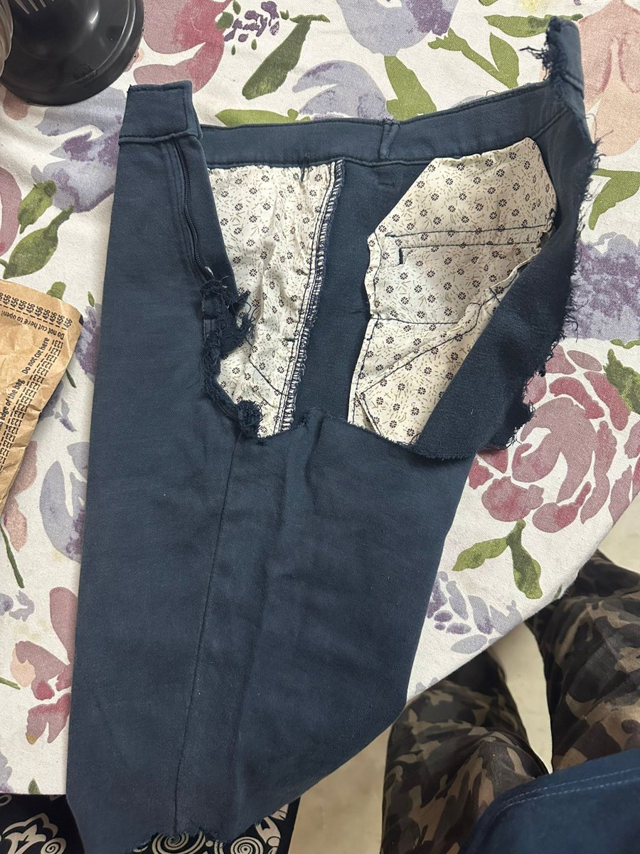 ggkk0708's tweet photo. @myntrasupport Ordered a Van Heusen shirt (#1332735 34392401665203), received a TORN, USED pair of jeans instead. You rejected my return claiming "tamper-proof packaging" .I have photos proving otherwise. Refund my money. This is fraud. #Myntra https://t.co/iiHy6Vyrdl