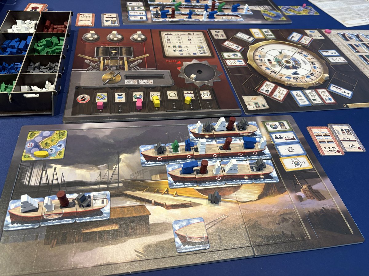 kujitora's tweet photo. Shipyard 2E。アクションドラフトで造船。アクションするとギアがまわる仕組み面白い。ふねをパーツ毎に作り、人を雇い、装備を整えて、あの海へ公開していく。少しずつ完成へ向かっていく船に愛着がわく。 https://t.co/DP4Lf3dFDY