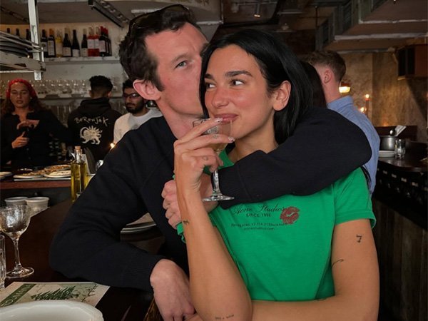 Nexlv_'s tweet photo. DUA LIPA's DATING HISTORY 

2026 / Callum Turner 
2025 / Callum Turner
2024 / Callum Turner
2023 / Romain Gavras
2022 / Jack Harlow
2021 / Anwar Hadid
2020 / Anwar Hadid... see threads https://t.co/xmd7uMMzul
