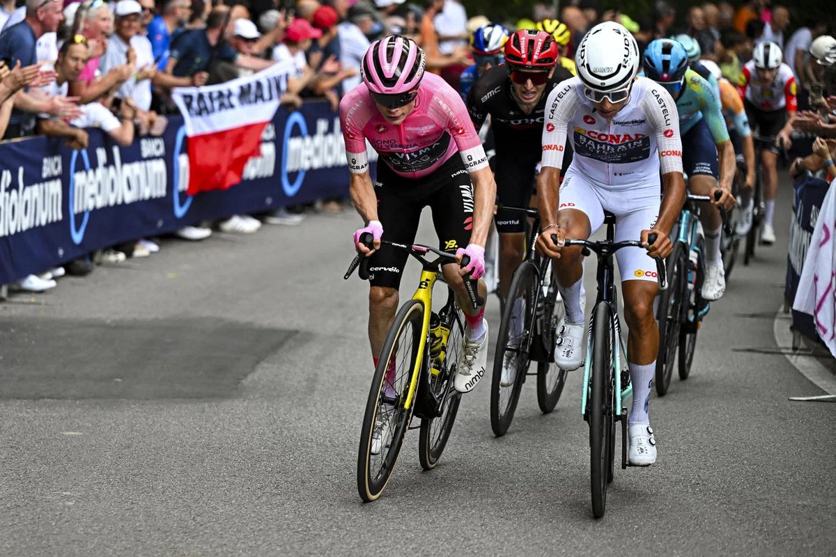Domestique___'s tweet photo. 🇦🇺 Michael Storer on 🇩🇰 Jonas Vingegaard at the 🇮🇹 Giro

🗣️ “He could drop us while staying seated. It’s a lot less spectacular, but the time gaps he was putting into us showed how strong he was.”

📰 https://t.co/SOxy0taHBi

📸 Cor Vos https://t.co/tlCQQHDbUU