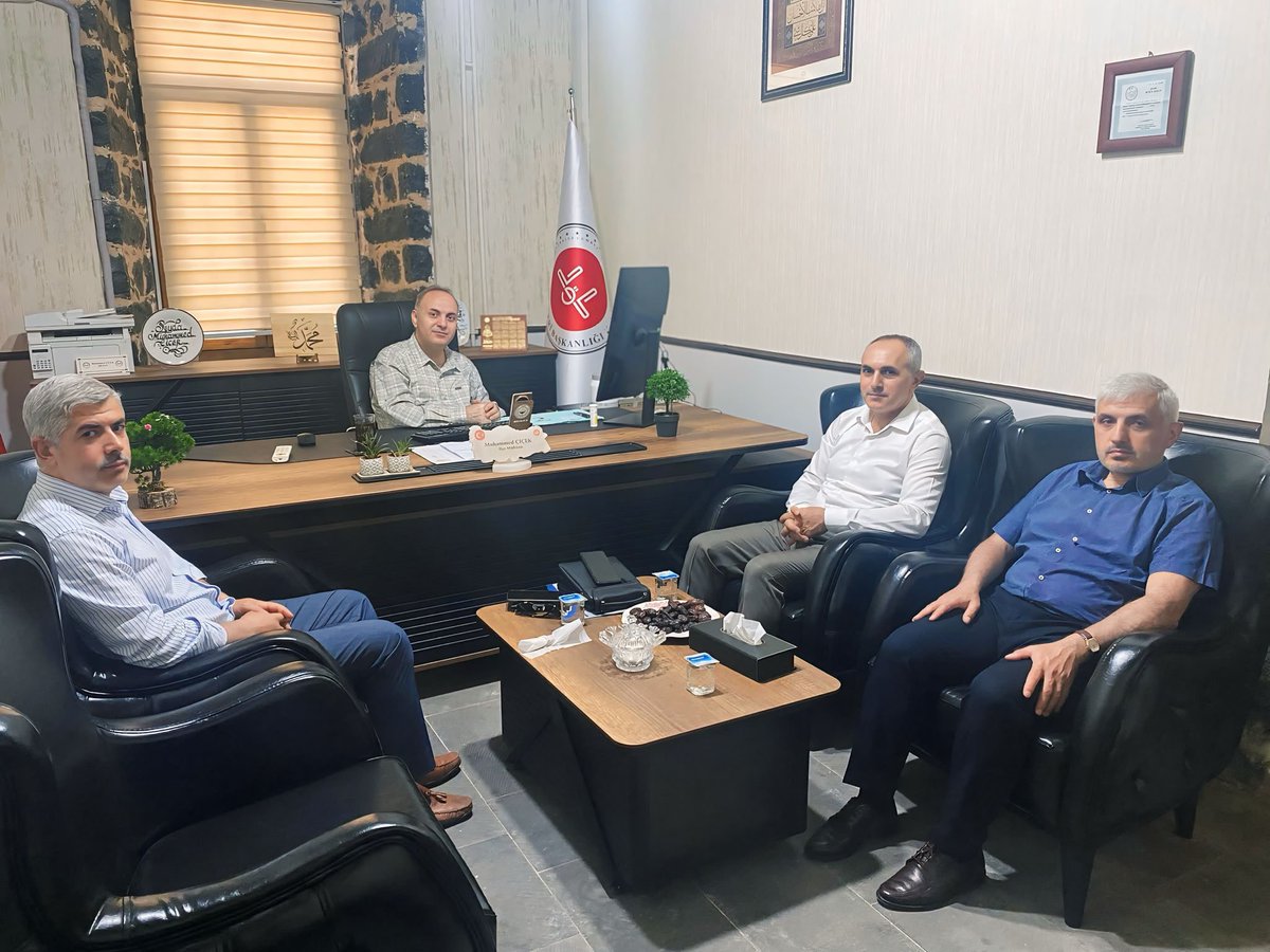 SiverekDsm's tweet photo. Siverek Denetimli Serbestlik Müdürü Bülent Demirel, kutsal topraklarda hac ibadetini yerine getirerek yurda dönen Siverek Müftüsü Muhammet Çiçek’i makamında ziyaret etti. https://t.co/Cn5alBITGD