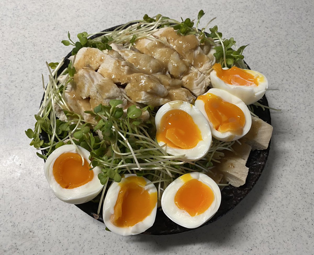 Keeeeey's tweet photo. 蒸し鶏、じゃがいものきんぴら🤤
暑いからシンプルご飯🍚
地元のキムチ屋さんのキムチが日本一気に入ってる😊鯵のお刺身👍 https://t.co/Ae1Dzmo1iy