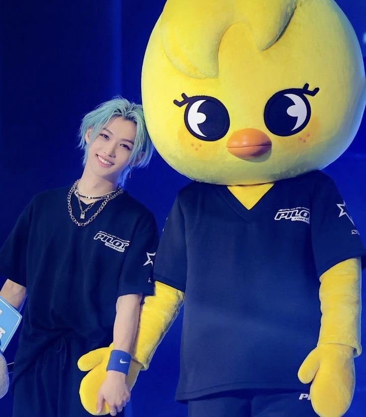 skzpopbase's tweet photo. Felix revealed he ate Bbokari😭

👤: felix, i saw your photos at bbq chicken restaurants. how is bbokari going to react to this?
🐥: he didn't have time to react😋 https://t.co/XHgb5pVwZg