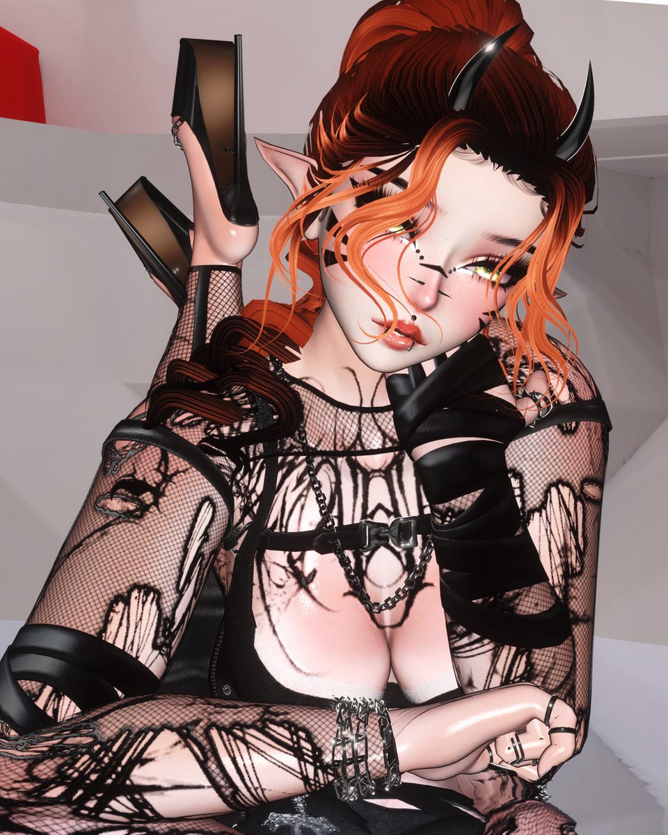 ChocoBikyyvr's tweet photo. Feeling very diva !! 😋✨ 

Yuia (unreleased) by @Weeebyvr 

Photos taken &amp; modelled by mwah 💋 

#vrchat #vrc #virtualreality https://t.co/UvYP7F58jU