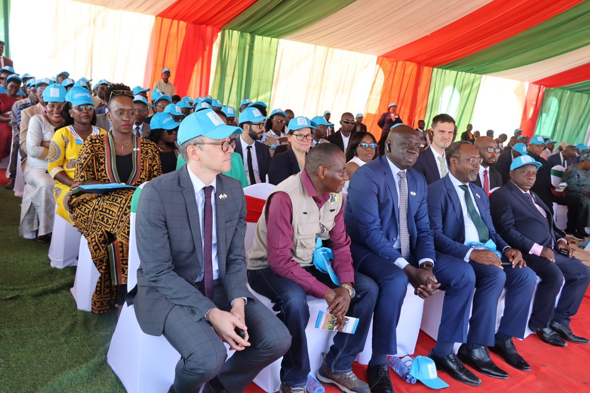 LeRenouveauBdi's tweet photo. Le chef de l'Etat, @GeneralNeva a officiellement lancé, ce mercredi 17 juin 2026, les activités du Projet d'accès à l'eau potable et à l'assainissement (#PAEPA_Amazi_Iwacu) au quartier Nyabugete de la zone #Ruziba en commune #Mugere dans la @Bujaprov2025. https://t.co/eMjDK646c5