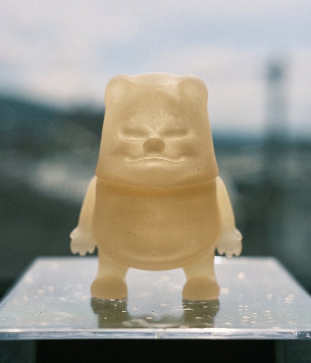 10per_'s tweet photo. いい顔のクマです。

ソフビっぽい構造にして(2パーツですが)少しポーズが変えれます！

#ワンフェス　#ソフビ　風　#アートトイ
 #sofvi #3D #3Dプリンター　#フィギュア https://t.co/2WTqbgRJHK