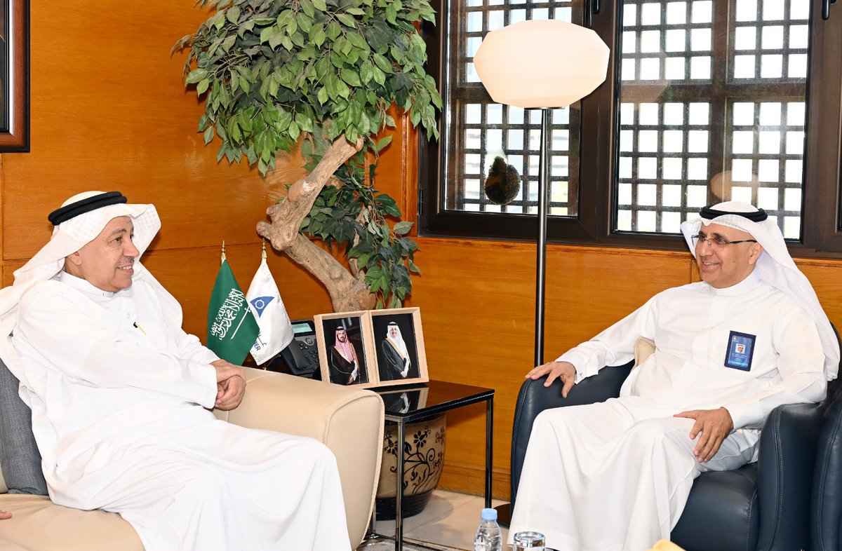AsharqiaChamber's tweet photo. التقى أمين عام #غرفة_الشرقية عبدالرحمن بن عبدالله الوابل، اليوم الأربعاء، أمين عام مؤسسة جائزة الأميرة صيتة بنت عبدالعزيز للتميز في العمل الاجتماعي، أ.د.فهد بن حمد المغلوث، حيث بحثا أوجه التعاون المشترك بين الغرفة والمؤسسة https://t.co/fRPRcQHbkH