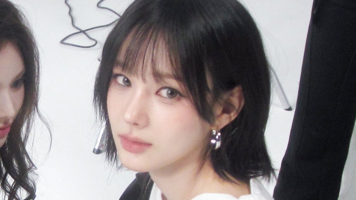 qxzuip's tweet photo. 같은 단발인데 느낌 정반대인 거 너무좋고.. https://t.co/WChUs9wTp2