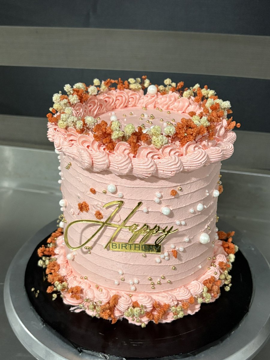 lizchops's tweet photo. Need where you can get beautiful and very yummy cakes in Ibadan ? 

You have found the right page that gives you 💯 good cakes when you buy from us. 
A trial will convince you that we make the best cakes https://t.co/lflHqRif1h