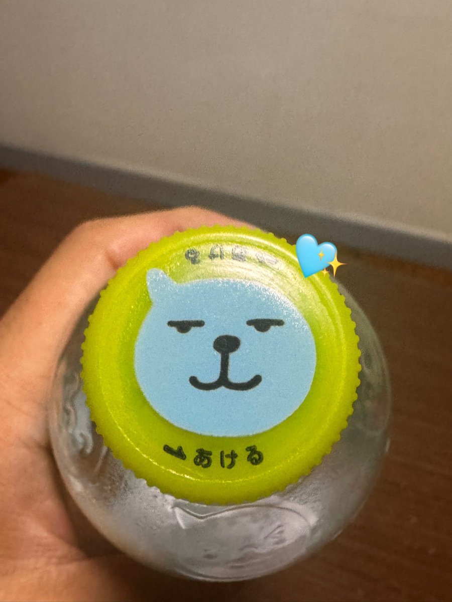 ryo_mm_0223's tweet photo. もかちゃん、今日もおつかれさまでした😊🩵✨今日も暑かったですね🫠🩵✨暑い中たくさん頑張ったもかちゃんにQoo（りんご）あげます🤲🧃🍎🩵✨Qooって甘くて美味しいですよね🙂‍↕️👍🩵✨ちなみに、右の写真のクーは、もかちゃんかわいいぜ！マジ天使だぜ！って言ってます🥰🪽🩵✨
もかちゃんって、おしゃれでいろんな髪型知ってて似合ってて、努力家で、ネイルもかわいいし、お顔もかわいいし、大好き‼︎です🎀🩵✨
もかちゃん、明日もお身体大切に頑張りすぎずファイトです🐶✊🩵✨愛してます🥤✌️🩵✨

@mizuki_moca 
#pacchi