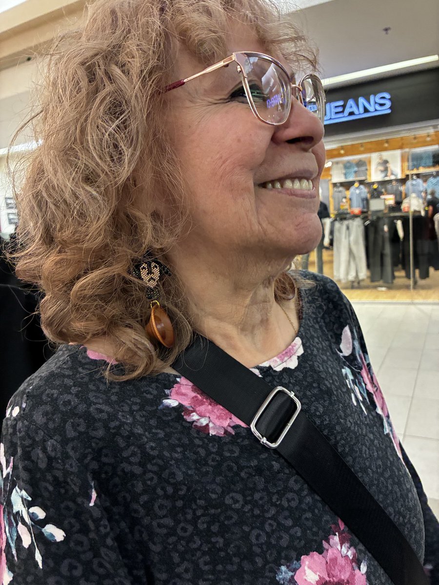 lin_brooks's tweet photo. Got new earrings from an awesome lady - got Linda to take the photo 
Gr8 2 B bk on X 💙❤️👍 https://t.co/DnHo2p5gzR