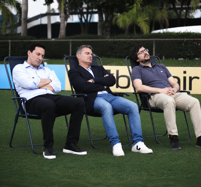 tiagovpcastro's tweet photo. Bom dia só para a torcida do Cruzeiro.

Silêncio, se não vamos acordar o trio soneca. 🤫 https://t.co/6zeSzUWRQD