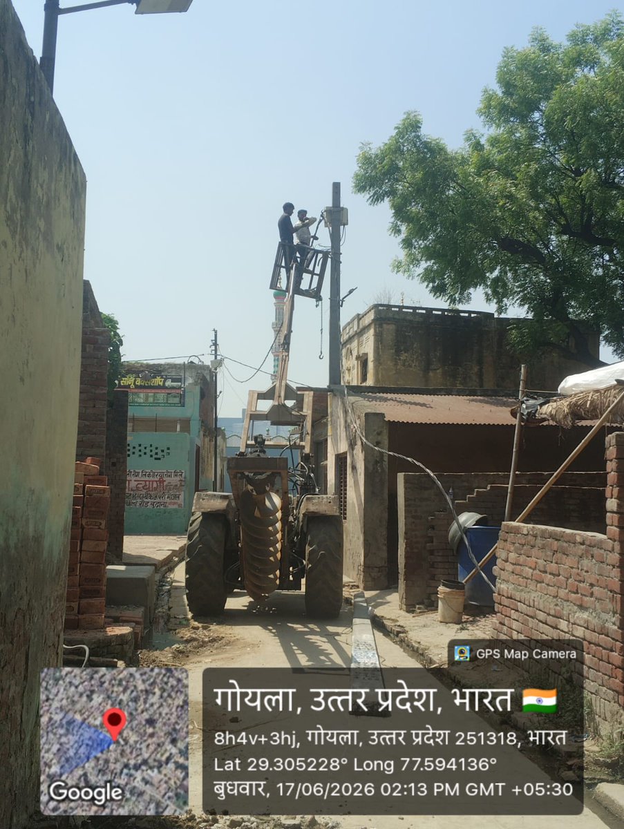 pvvnlmuzafarngr's tweet photo. मुजफ्फरनगर क्षेत्र मुजफ्फरनगर के अंतर्गत  विद्युत कर्मियों द्वारा सबस्टेशन 33/11 केवी गोयला फिडर पर क्षतिग्रस्त पोल को बदलने व सप्लाई मेंटेनेंस का  कार्य किया जा रहा है।
@aksharmaBharat 
@UppclChairman 
@MdPvvnl 
@UPPCLLKO 
@upGovt 
@Emofficeup https://t.co/f6aDltMTvR