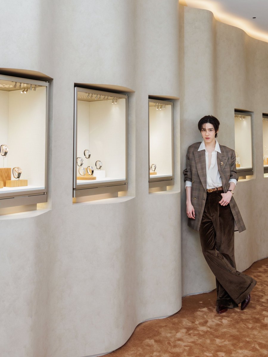 ppkritt_fc's tweet photo. PP KRIT’s Instagram Update 🤍 
Date: 17.06.2026
🖇️ https://t.co/oKCYoOxDgy

Ending the trip with a marvelous viewing of the @Cartier High Jewellery showcase ✨

#Cartier #CartierThailand

PP KRIT X CARTIER IN MELBOURNE
#CartierExhibitionxPPKRIT
#CartierxPPKRIT
#PPKritt https://t.co/ZQv5887BX8