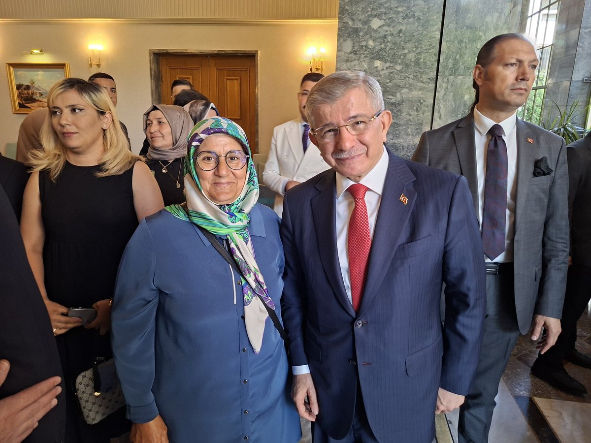 SevincCakir8's tweet photo. Bugün @YeniYolTBMM Grubu toplantısına katıldık. Değerli genel başkanlarla görüşerek 15 Temmuz sonrası yaşanan hukuksuzlukları ve çözüm beklentilerimizi istişare ettik. Adalet talebimizi bir kez daha dile getirdik.
@Ahmet_Davutoglu @mahmutarikansp 
#15TemmuzunMasumAskerleri 
#AdaletNöbeti