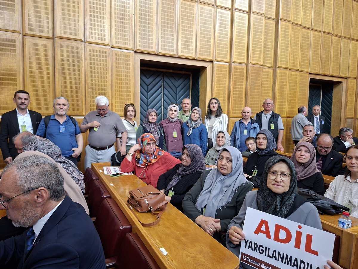 SevincCakir8's tweet photo. Bugün @YeniYolTBMM Grubu toplantısına katıldık. Değerli genel başkanlarla görüşerek 15 Temmuz sonrası yaşanan hukuksuzlukları ve çözüm beklentilerimizi istişare ettik. Adalet talebimizi bir kez daha dile getirdik.
@Ahmet_Davutoglu @mahmutarikansp 
#15TemmuzunMasumAskerleri 
#AdaletNöbeti