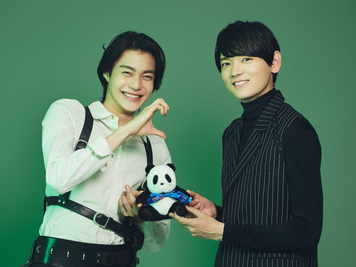 aph_hannah's tweet photo. not on TT but he's trying it with nox's actor 😭😭😭 oh imai..... very cute you'll get him next time buddy https://t.co/v5CYRpNKl4