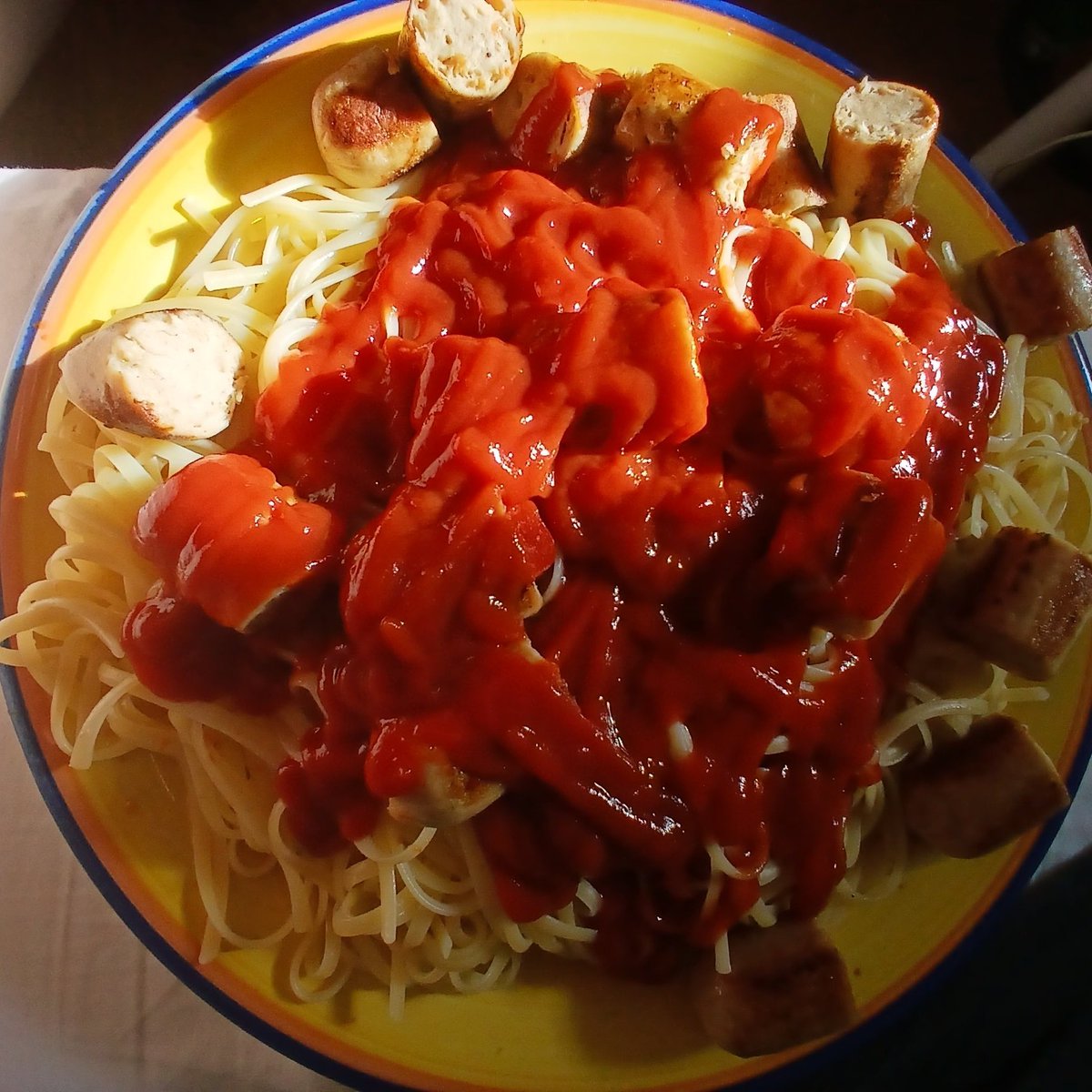 FixOnCals's tweet photo. Best combo (my mother yelled at me for using her sausages so i cried like some child after eating ts.) https://t.co/EOIym9nmOU
