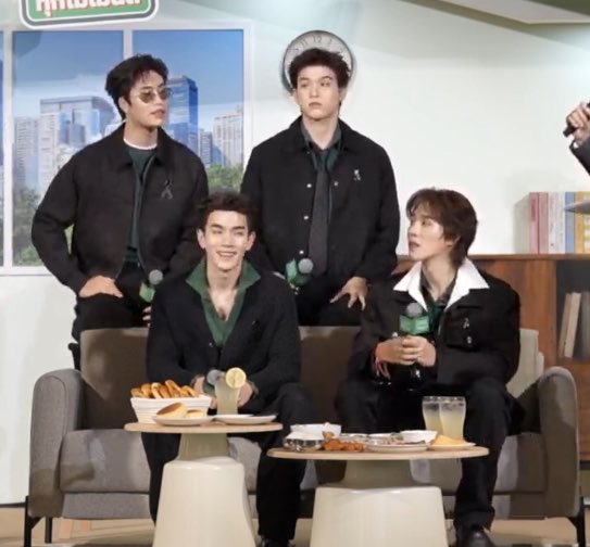 peachynanimeow's tweet photo. เมะนั่งเก้าอี้ เคะนั่งโซฟา เริ่ด 555555555555555555555555555555555

FRIENDS OF GRAB OPEN HOUSE

#FriendsOfGrabเปิดบ้านGrabFood https://t.co/RsnBqIQriD