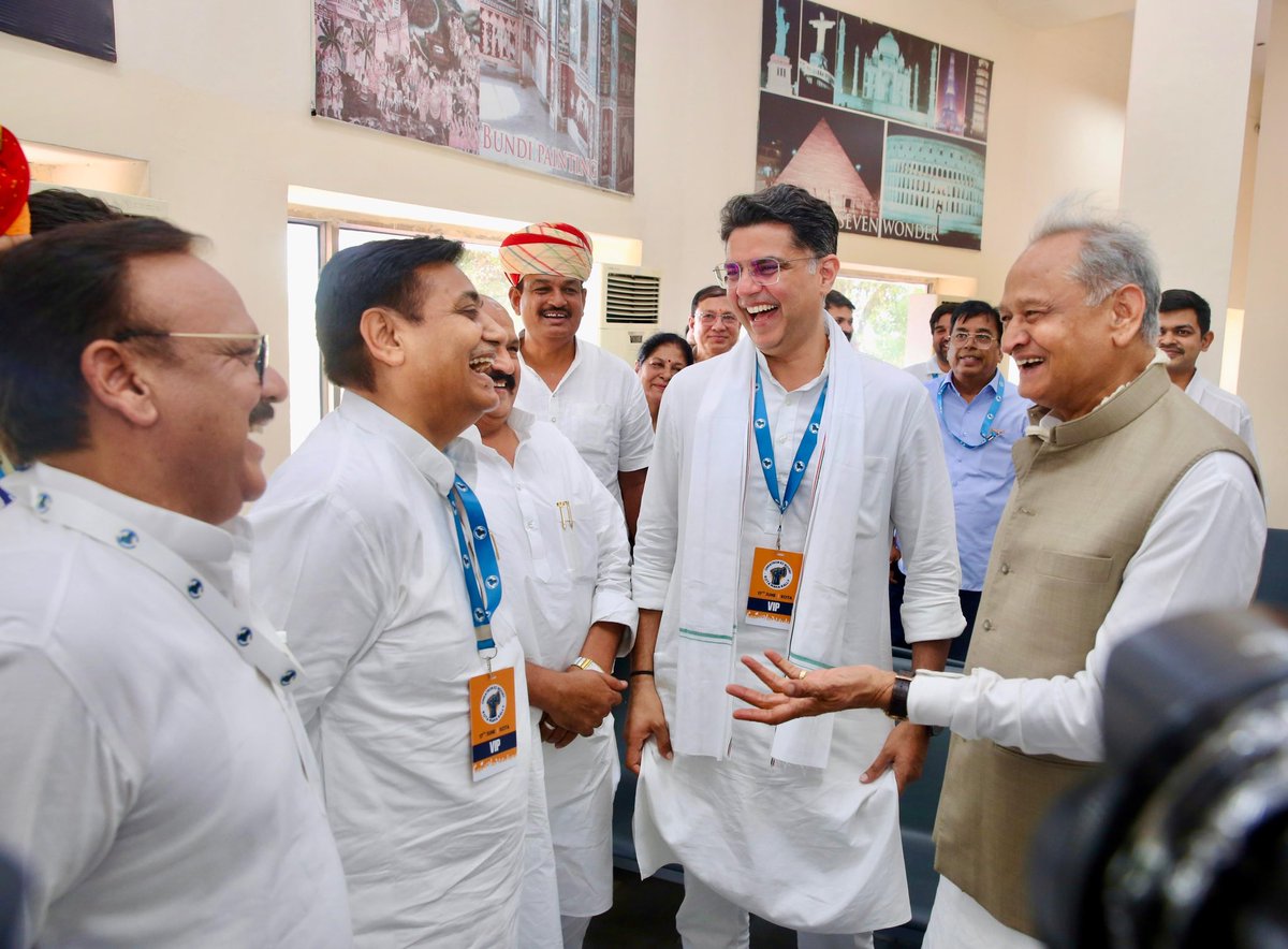 SachinPilot's tweet photo. छात्रों और युवाओं के हक, सम्मान और अधिकार की आवाज़ को बुलंद करने के लिए आज कोटा में नेता प्रतिपक्ष @RahulGandhi जी का स्वागत किया। 

आज शाम राहुल जी छात्रों से मुलाकात कर पेपर लीक जैसे गंभीर मुद्दे पर उनसे महत्वपूर्ण चर्चा और संवाद करेंगे।

कोटा से चालू हुआ यह संवाद देशव्यापी है। छात्रों के भविष्य को सुरक्षित और मज़बूत बनाने के उद्देश्य से राहुल जी ने यह महत्वपूर्ण पहल की है।
#ChhatronKiGoonj

@GovindDotasra @TikaRamJullyINC @ashokgehlot51 @INCIndia @INCRajasthan