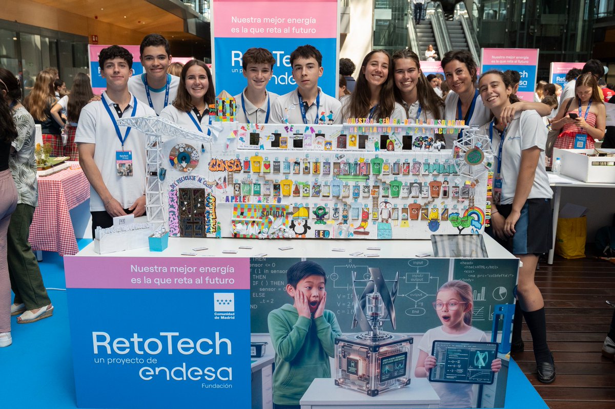 RetoTech's tweet photo. 🇪🇦 #RetoTech España 
 ¡Broche de oro a la XI edición!🚀Por aquí os dejamos un resumen de lo que vivimos ayer en  Madrid📸✨¡Estamos deseando ver qué nuevos  descubrimientos nos enseñáis el año que viene! ¡Felices vacaciones, hasta septiembre!👋☀️#EspírituRetoTech @FundacionEndesa https://t.co/5mLrTm8DJA