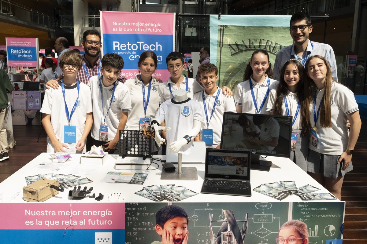RetoTech's tweet photo. 🇪🇦 #RetoTech España 
 ¡Broche de oro a la XI edición!🚀Por aquí os dejamos un resumen de lo que vivimos ayer en  Madrid📸✨¡Estamos deseando ver qué nuevos  descubrimientos nos enseñáis el año que viene! ¡Felices vacaciones, hasta septiembre!👋☀️#EspírituRetoTech @FundacionEndesa https://t.co/5mLrTm8DJA