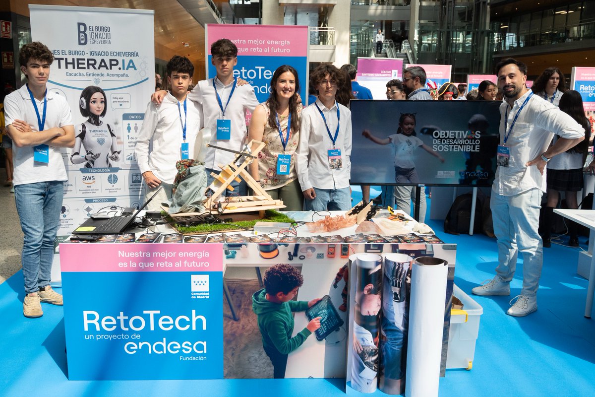 RetoTech's tweet photo. 🇪🇦 #RetoTech España 
 ¡Broche de oro a la XI edición!🚀Por aquí os dejamos un resumen de lo que vivimos ayer en  Madrid📸✨¡Estamos deseando ver qué nuevos  descubrimientos nos enseñáis el año que viene! ¡Felices vacaciones, hasta septiembre!👋☀️#EspírituRetoTech @FundacionEndesa https://t.co/5mLrTm8DJA