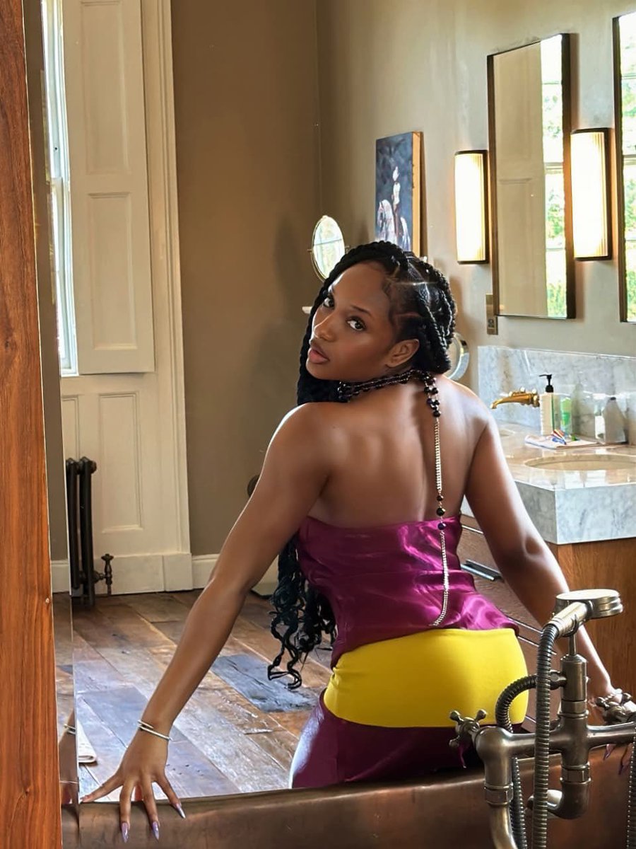 GuyMr10's tweet photo. Ayra Starr is so pretty but is that Rema? 😂 https://t.co/7qsopq6FNT