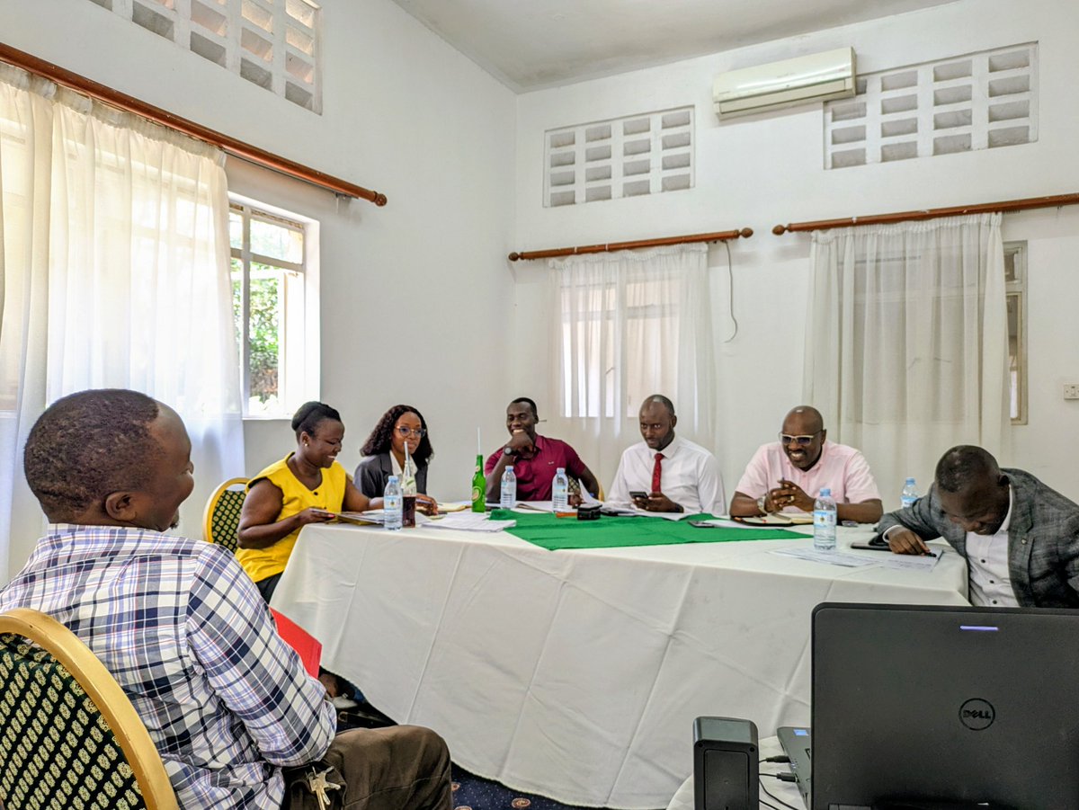 RCollege2222's tweet photo. The management of Row Hills Ranchers Farm in conjunction with @RCollege2222 carried out successful interviews for the applicants who showed interest in working as Farm Managers, Veterinary Officers among others at the Farm premises in Nakaseke District.
@ARwakajaraMP https://t.co/MOuWa03aRG
