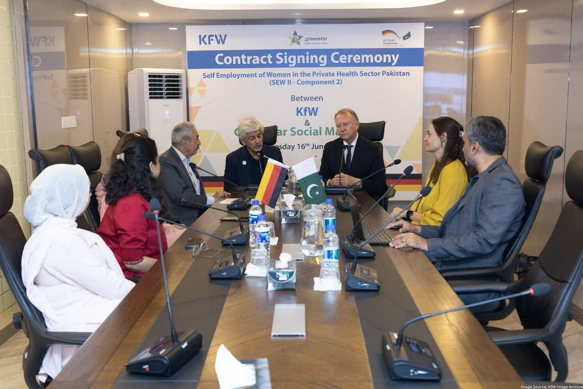 KfW_Islamabad's tweet photo. The Grant Agreement of Self-Employment for Women Phase II was signed, attended by KfW, Greenstar &amp; German Embassy. EUR 15 million in 🇩🇪 support through KfW advances #WomenEconomicEmpowerment &amp; climate-health interventions in Karachi’s informal settlements.
@GermanyinPAK https://t.co/wgrBmHAT6Z