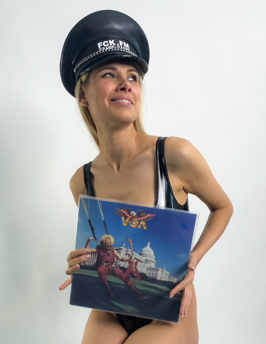 fckfmrocks's tweet photo. Kessy can‘t drive 55 💋 How would you rate this solo album from the Red Rocker? (1-10 best) https://t.co/3clyvjAeOJ