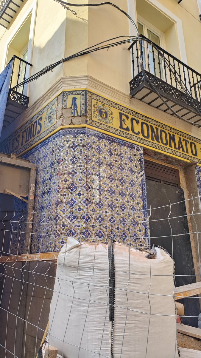Unsereno's tweet photo. Tranquilidad! han repuesto los azulejos eliminados https://t.co/q75KoqnYFC