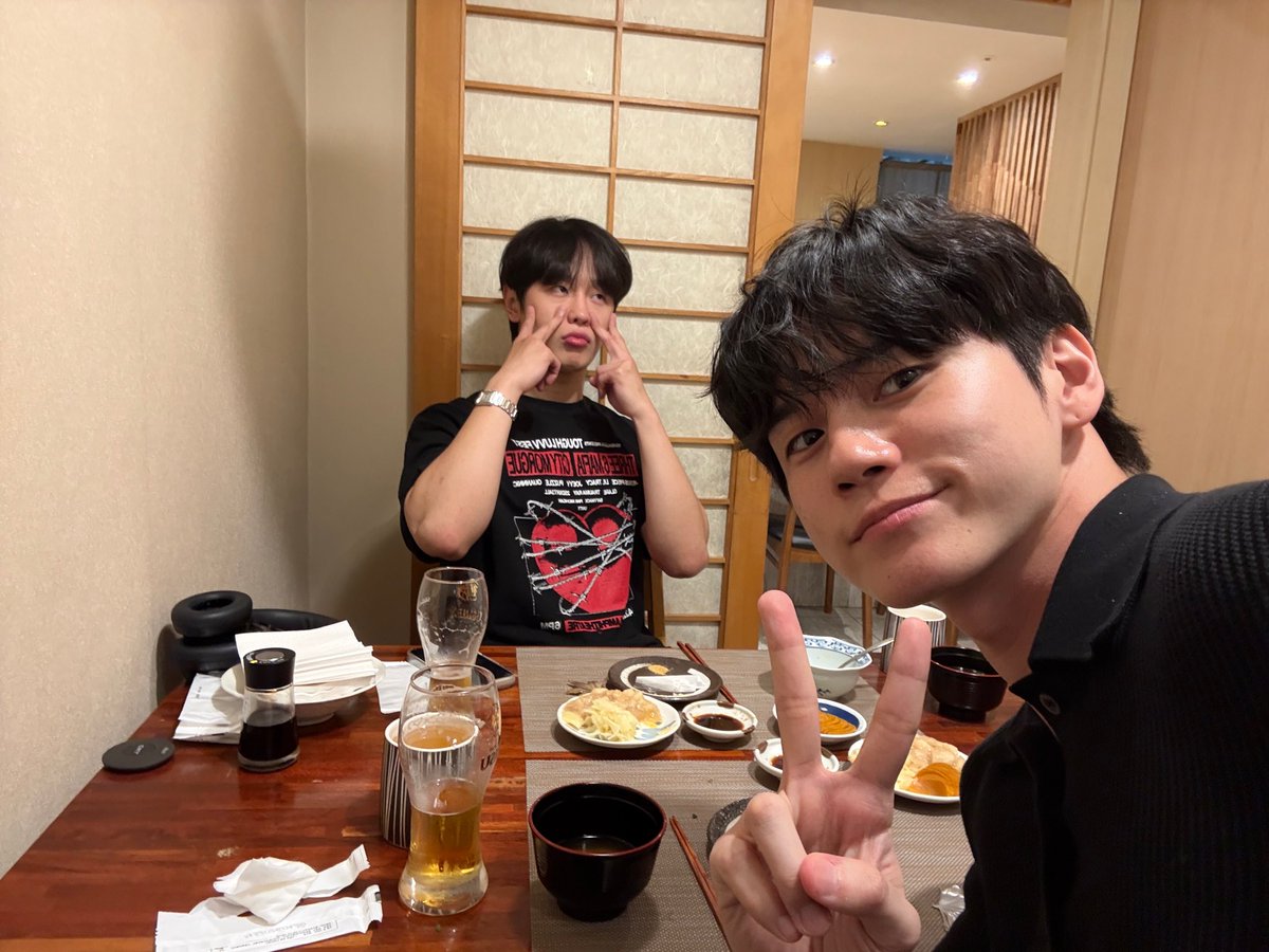 Pattvipx13's tweet photo. ตัวร้าย spooky in love เขาแท็กทีมไปอีทซูชิ เอ็นดูหน้าโดวาน 55555555555555 https://t.co/xptgjLFhyA