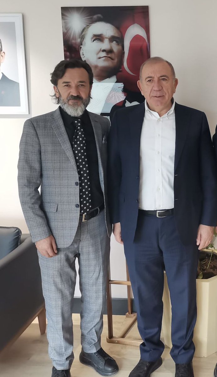 gundezfuat1's tweet photo. TEMİZ  SİYASET’in Mimarı
#Halkınadamı  BAŞKANIMIZ Sayın @gurseltekin34 
Doğum gününüz kutlu olsun! Her gün gösterdiğiniz liderlik ve tutku, hepimiz için büyük bir ilham kaynağı. Umarım bu yıl size istediğiniz her şeyi getirir ve başarılarınız artarak devam eder.”
@herkesicinCHP @kilicdarogluk @atakansmz @zeki_sen1 
@erkan_narsap 
@atakanaltun75 
@cihancobanc 
@tanerbozkaya 
@BarisDonmez58 
@Kadiruzennn 
@cobanogluchp 
@umutbasci 
#Türkiye #çarşamba 
#KademeHakrıeVeeilecek 
#Temizsiyaset
Nice Yıllara Başkanım !!!!