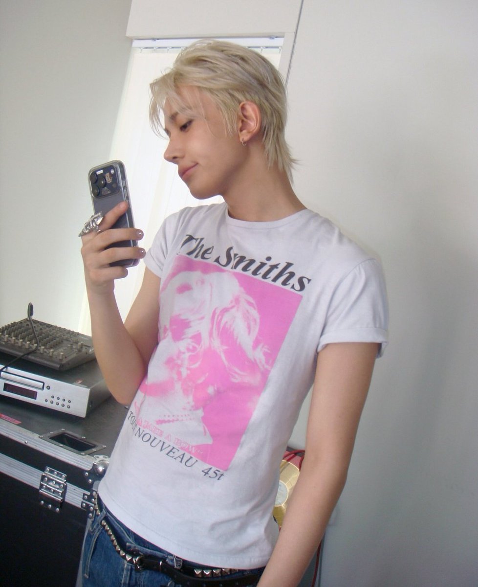 aceheeseung's tweet photo. i love the smiths i said i love the smiths https://t.co/AULlaAhOzn