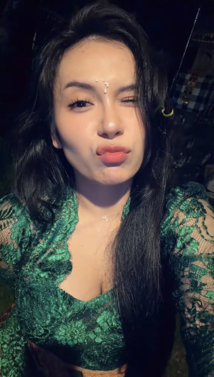 enjiyourbae's tweet photo. Rahajeng Galungan hehehe
Maaf baru lewat🙄 https://t.co/oxJ38XEIAM