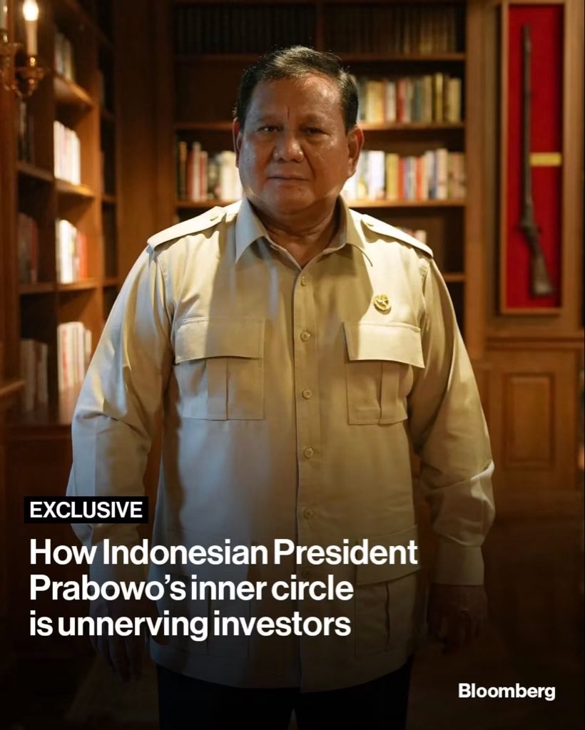 bangherwin's tweet photo. Bayangin Bloomberg aja sampai nulis, ada “sesuatu” di inner circle Prabowo yang bikin investor nervous.

Belum lagi tiap hari ada pertunjukan kemiliteran. Bahkan kepala daerah sampe penjaga koperasi pun lagi dilatih ala militer.

Terus lo masih heran kenapa investor asing pada minggat?

Mungkin karena makin keliatan… kita lagi digiring ke arah yang bukan tempat buat modal asing.