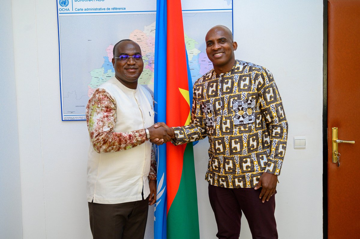 onubf's tweet photo. 1/2
Le Coordonnateur résident par intérim des 🇺🇳 au 🇧🇫, @MauriceAz a reçu Charles Kaboré, Ambassadeur pour le sport ce 16 juin 2026. Les échanges ont permis d’explorer des perspectives de collaboration autour du sport, de la jeunesse et du développement durable. #ONUBF #Sport https://t.co/Wr6CTD1lbX
