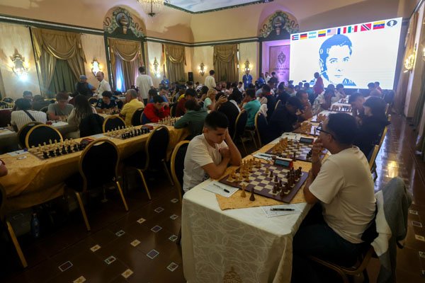 jit_digital's tweet photo. Cubanos con buen paso en inicio del Capablanca de #Ajedrez
Completadas las dos primeras rondas, siete locales aparecen perfectos en la clasificación general.
#Cuba #DeporteCubano #InderCuba65 #SiempreXCuba
https://t.co/69WgjHYxk2 https://t.co/sSVzDbIyj6