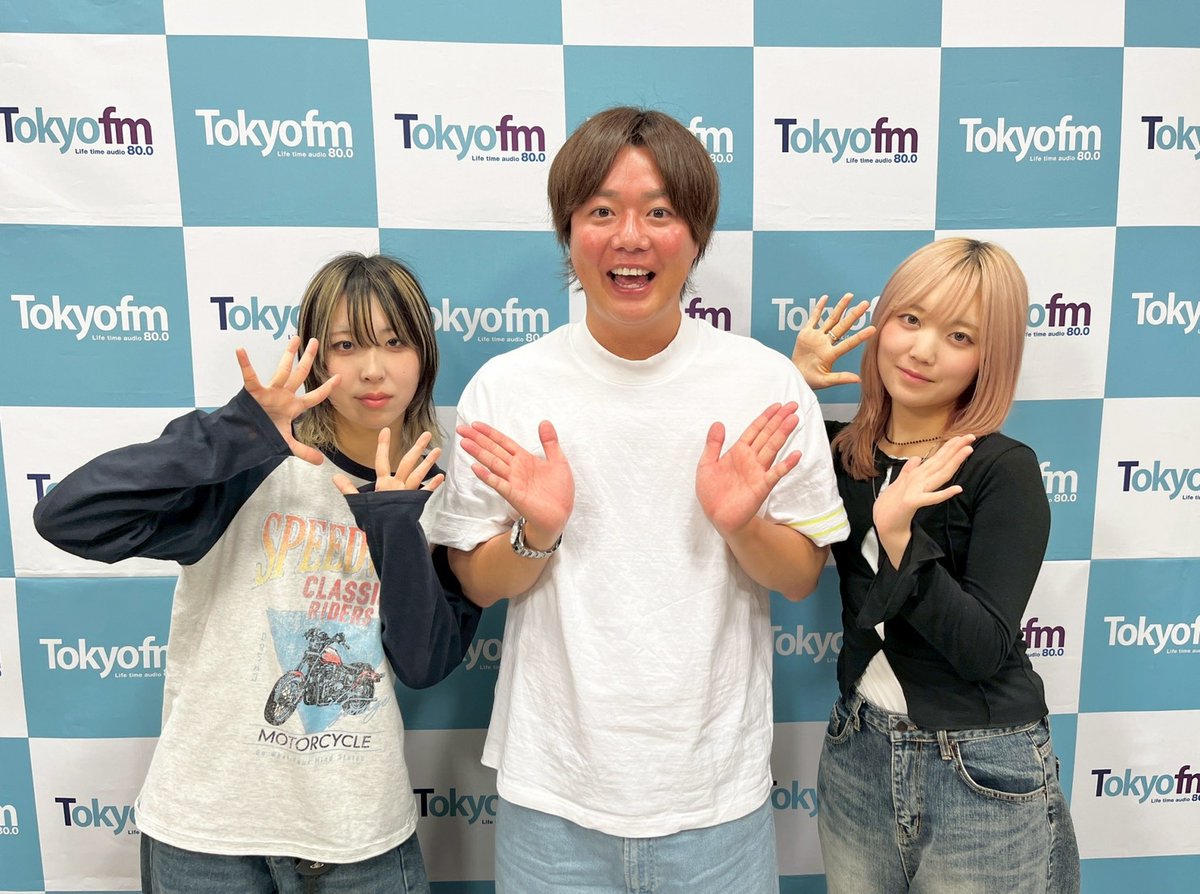 musicSHUtation's tweet photo. 前回の #TOKYOFM #Mシュテ
ゲシュトは4人組ガールズバンド #ちゃくら から
Vo/Gt.サクラさん Ba/Cho.ワキタルルさん🎶

祝！本日メジャーデビュー🎉
ミニAL「GIRLS BAND NEVER DIE」のことから
お互い思い入れのある街・下北沢トークまで👇
https://t.co/7BSDlECbE1

お2人は次回も登場！お楽しみに🙌 https://t.co/ALIem8gdg9