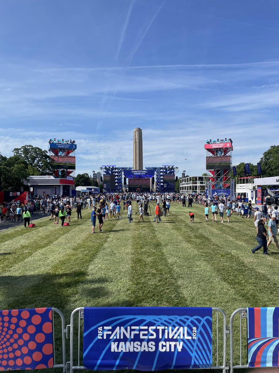 StevePetyerak's tweet photo. Live coverage from Kansas City FanFest w/ @JenCarfagno for @FIFAWorldCup ahead of Argentina v. Algeria https://t.co/WdUwzRPDSb